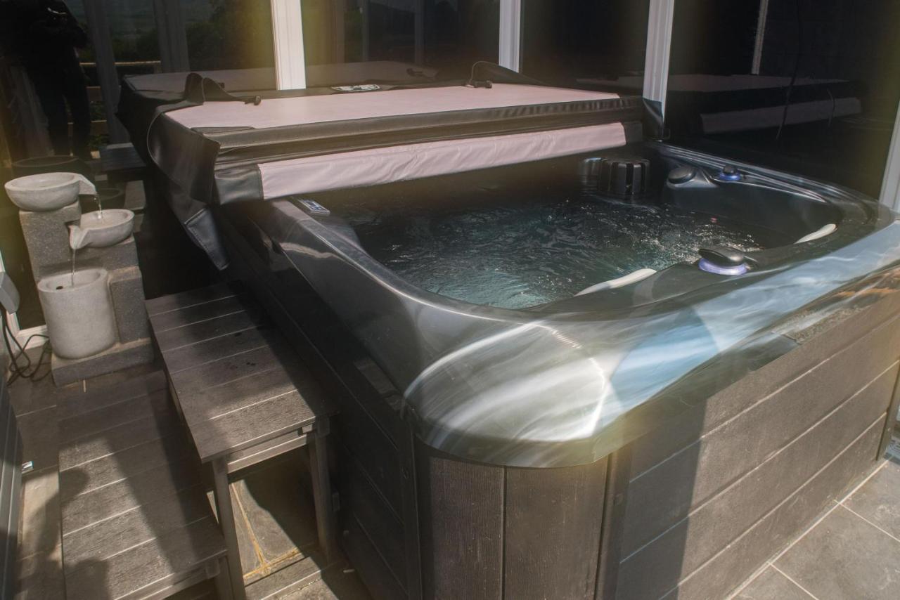 Luxury Super Central Cottage With A Hot Tub/ Gym Portree Exterior foto